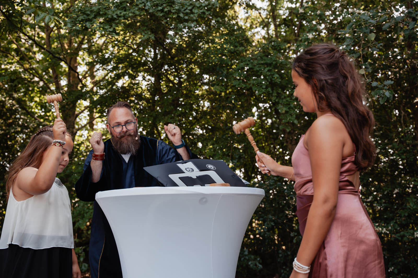 Jorg bezegelt het huwelijk met de hamerslag